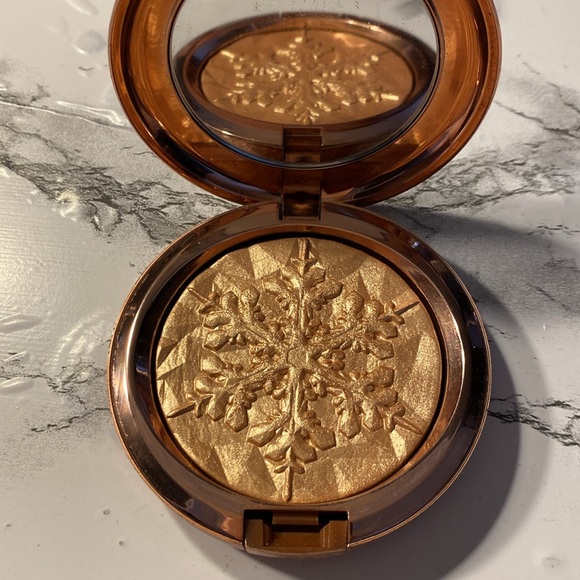 Mac Whisper of gilt highlighter - Picture 5 of 7